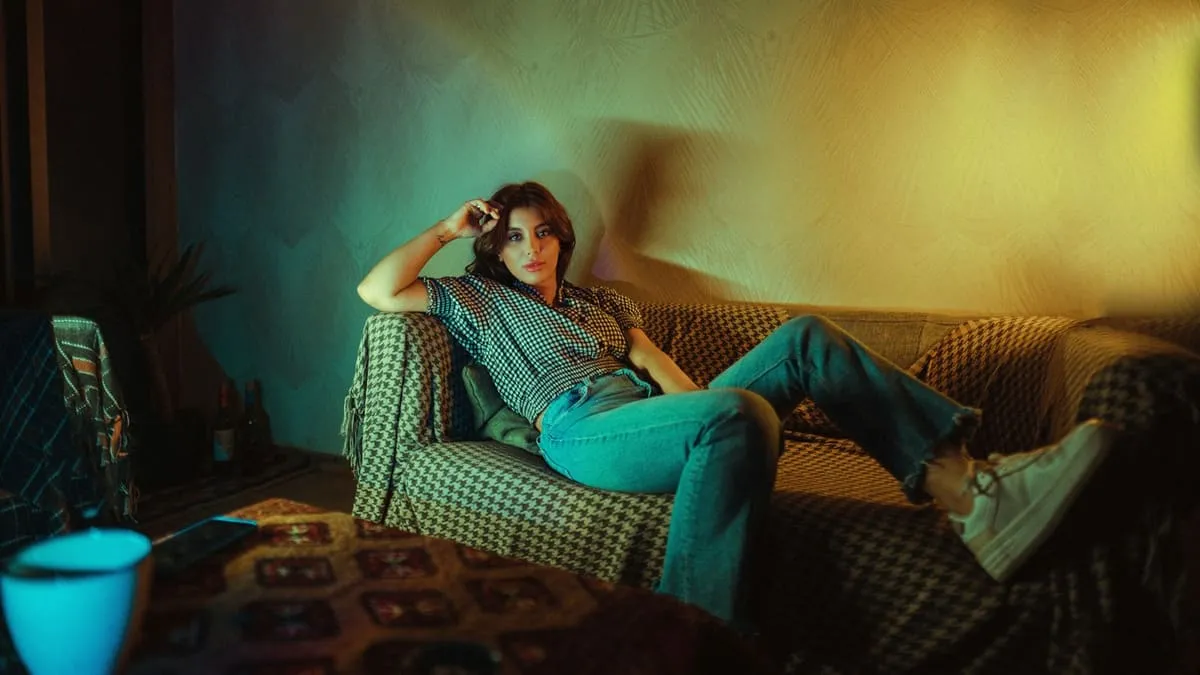 Муж хочет секса чаще, чем я: почему так и что делать. a woman sitting on a couch Фото: Diyar Shahbaz, Unsplash