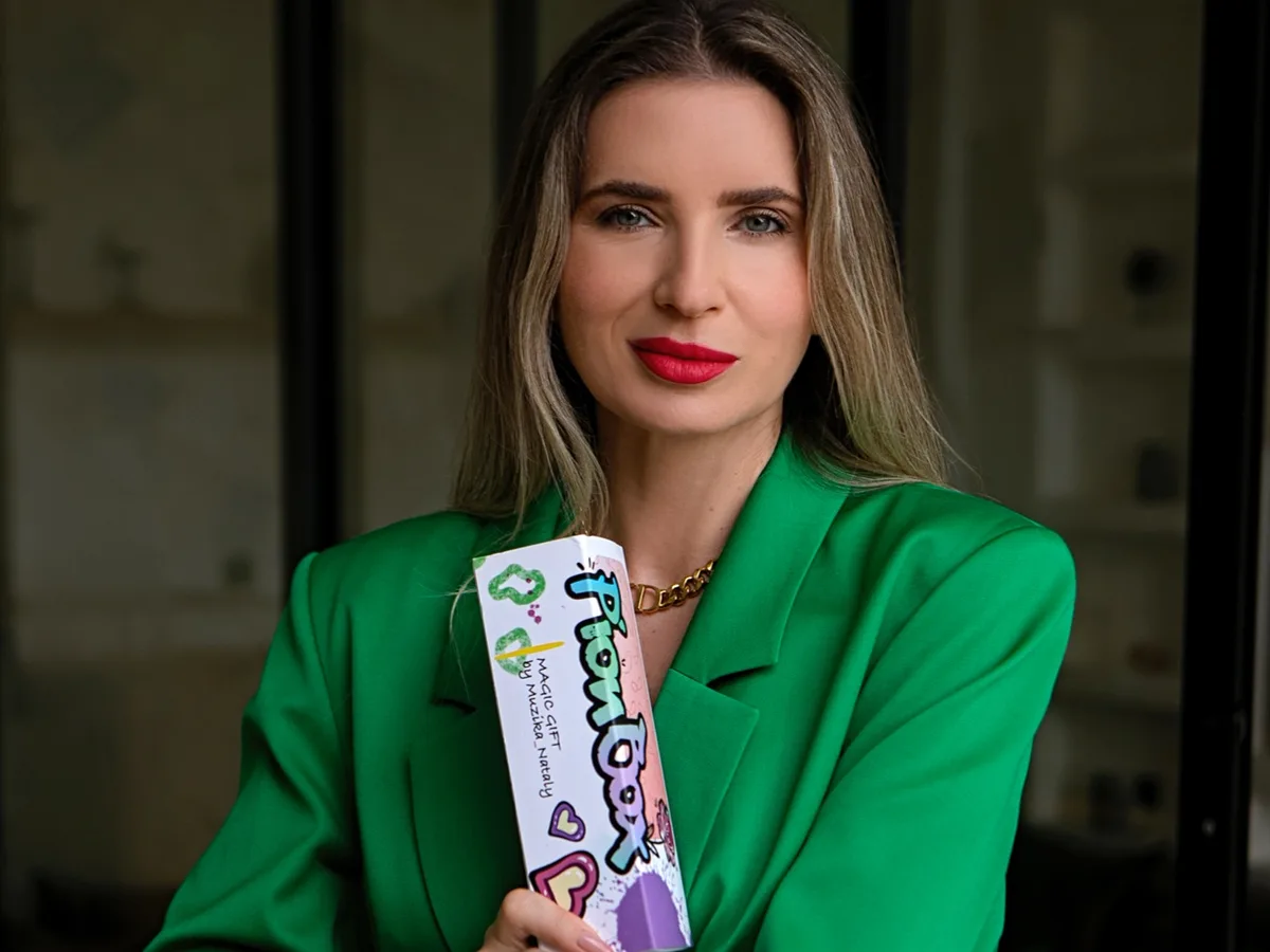 Наталия Музыка с коробкой PionBox, тренажёры для интимной гимнастики